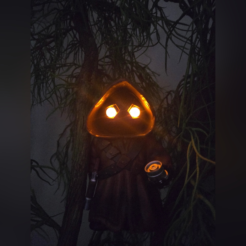 Brown Hooded Figurine - Picture 2 of 3
